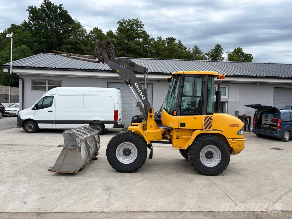 Volvo L 30 B لوادر بعجل