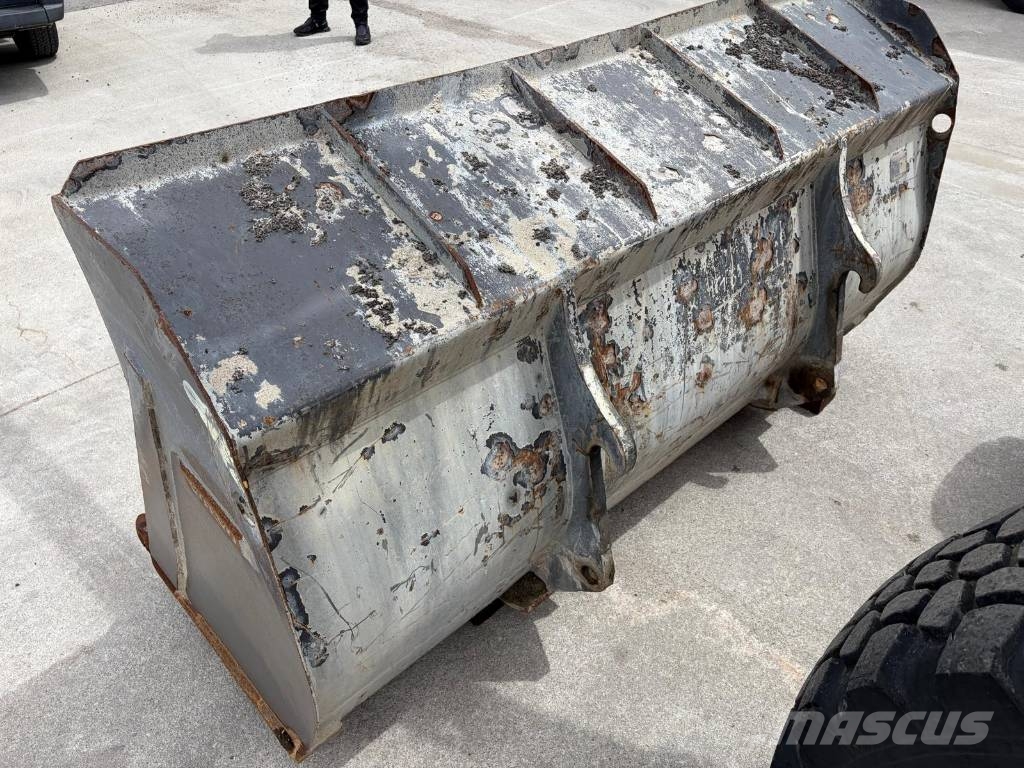 Volvo L 30 B لوادر بعجل
