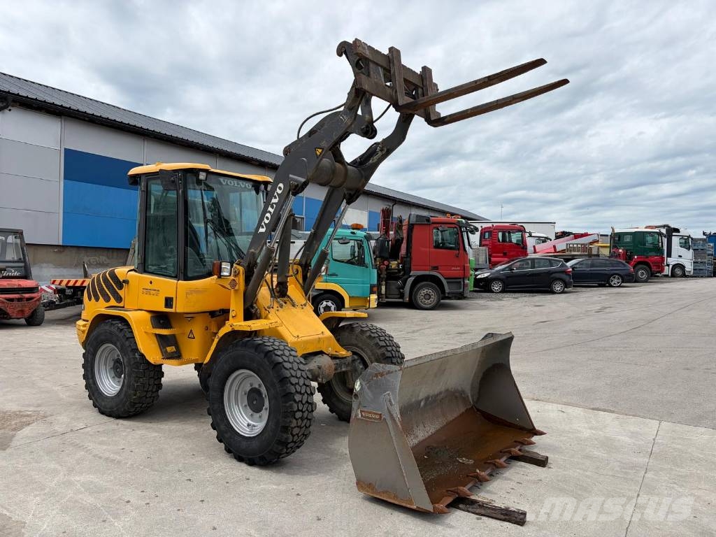 Volvo L 30 B لوادر بعجل
