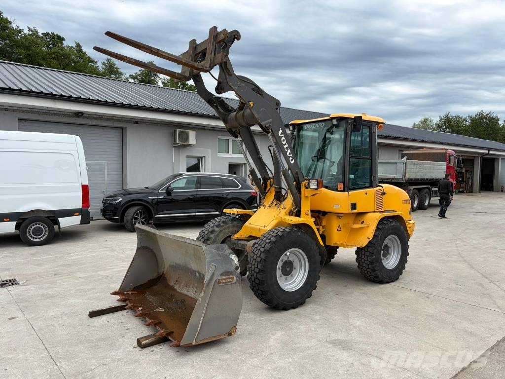 Volvo L 30 B لوادر بعجل