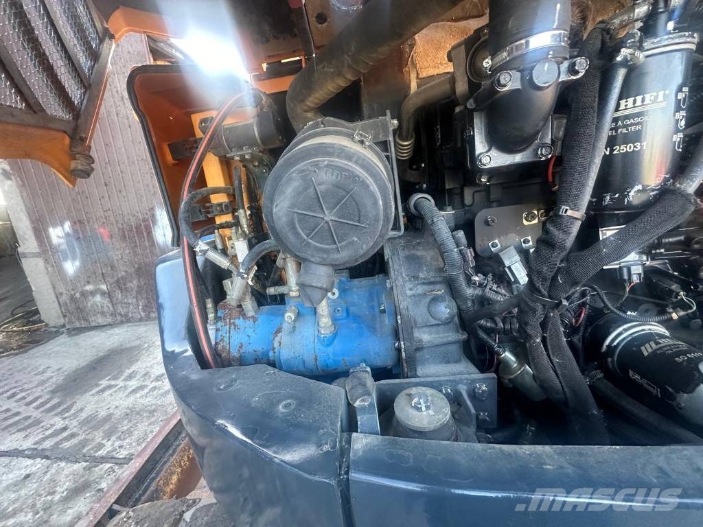 Hyundai Koparka HYUNDAI ROBEX 80 80CR-9 Pásová rýpadla