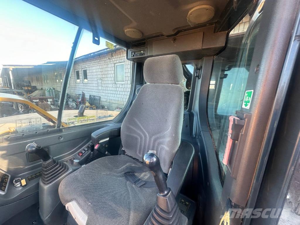 Hyundai Koparka HYUNDAI ROBEX 80 80CR-9 Pásová rýpadla