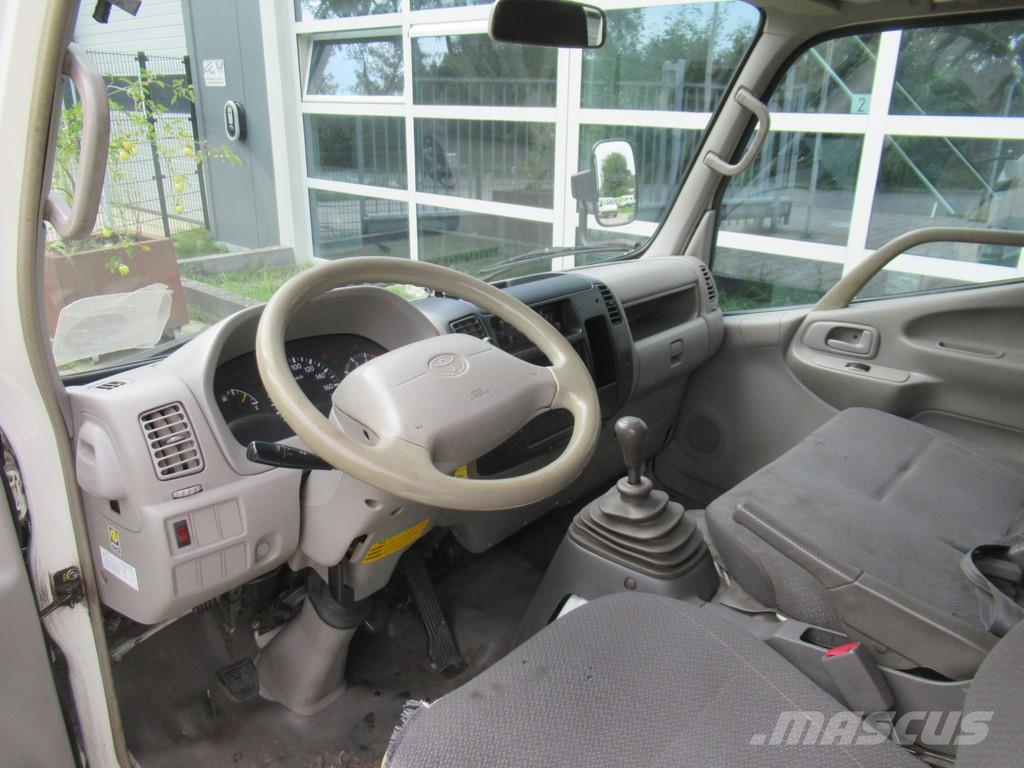 Toyota Dyna 100 3.0 D-4D DoubleCab DOKA Tipper Kipper Jakeluautot