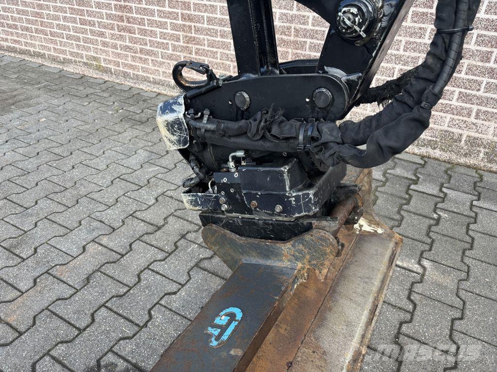 Takeuchi TB325R + Compact Tilt tiltrotator Miniescavadeiras < 7t (Mini escavadeiras)