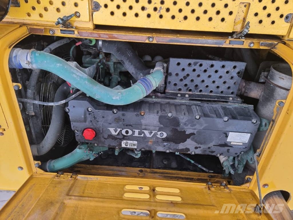 Volvo EC 460 B LC Roomikekskavaatorid