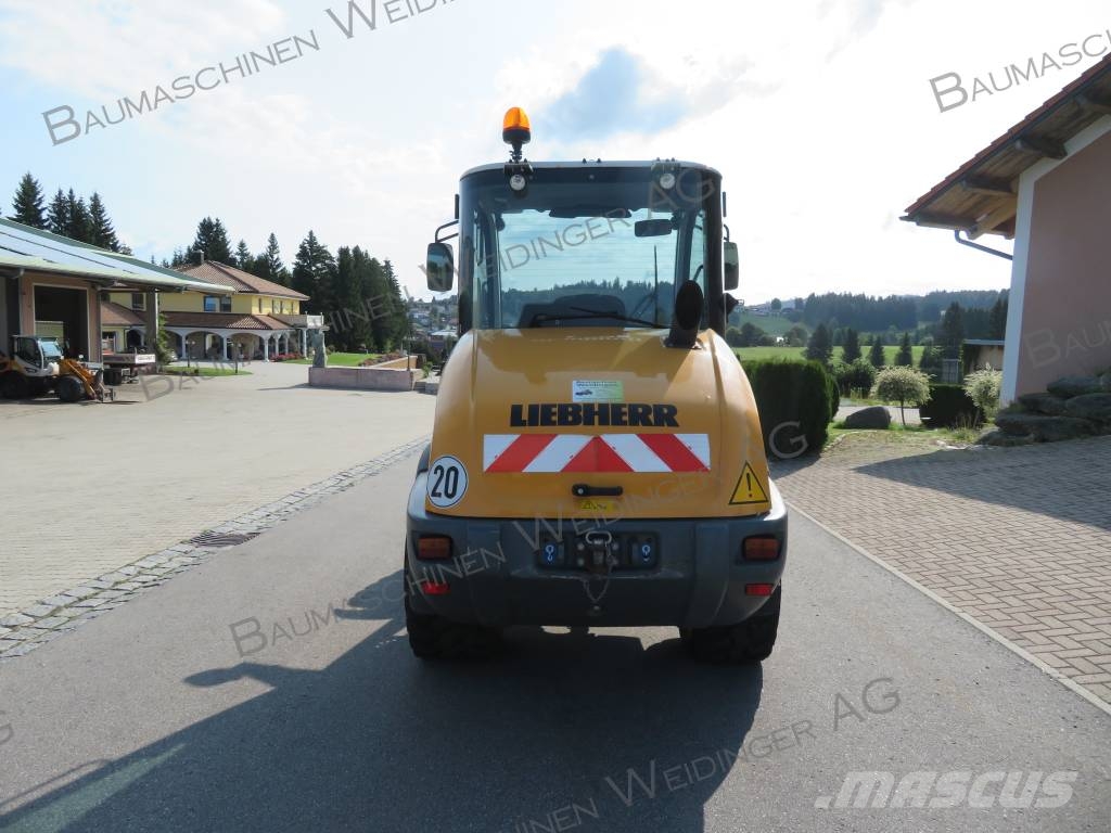 Liebherr 506 compact Kolesni nakladalci