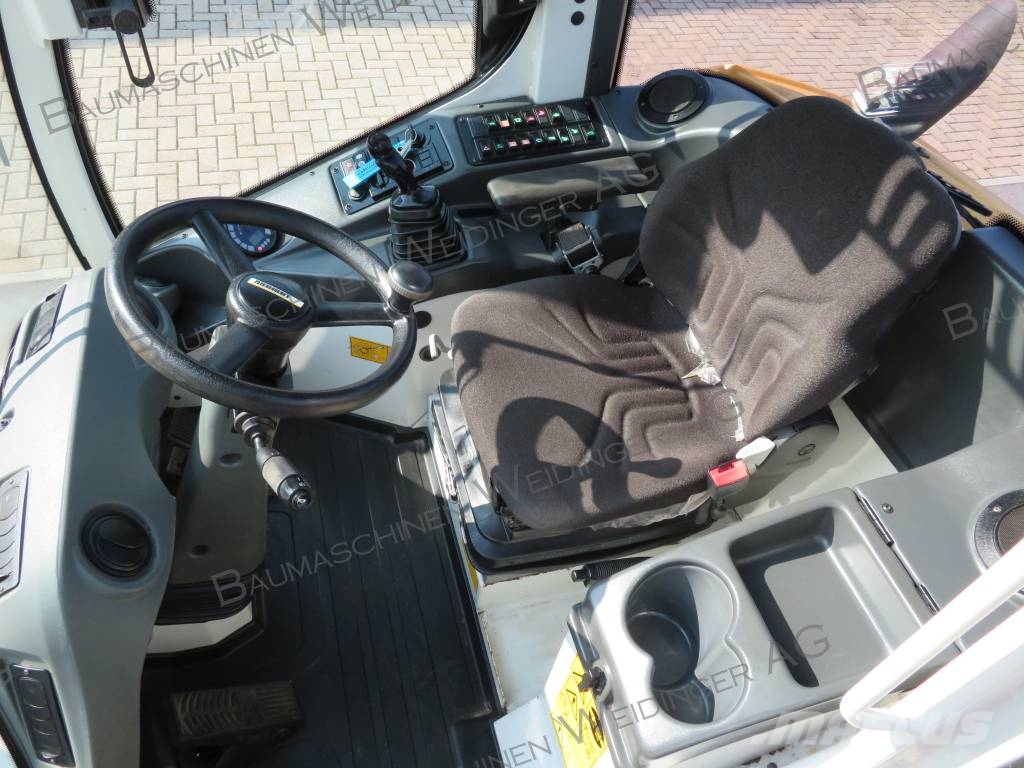 Liebherr 506 compact Kolesni nakladalci