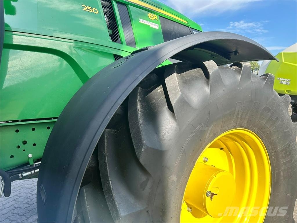 John Deere 6R 250 الجرارات