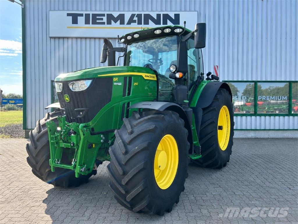 John Deere 6R 250 الجرارات