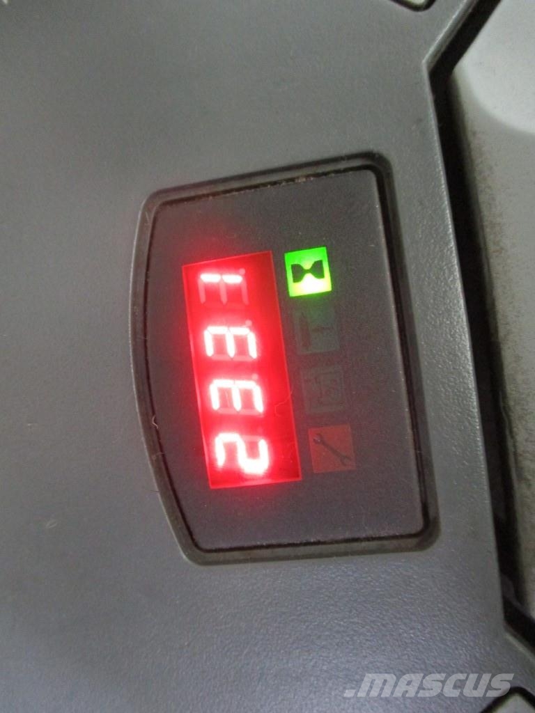 BT LPE200 Wózki widłowe unoszące z platformą dla operatora