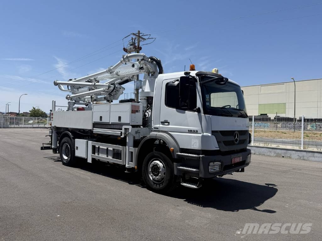 Mercedes-Benz AXOR 1833 طفرات توزيع الخرسانة