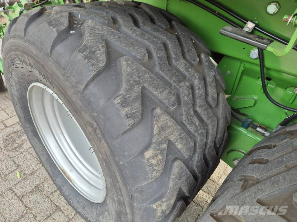 Krone Comprima CF 155 XC محزمات مستديرة