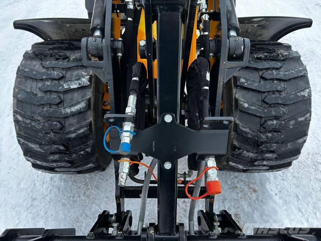 JCB 403 Plus / Tasauskauha, Lämmitin, vähän ajettu! Minilader