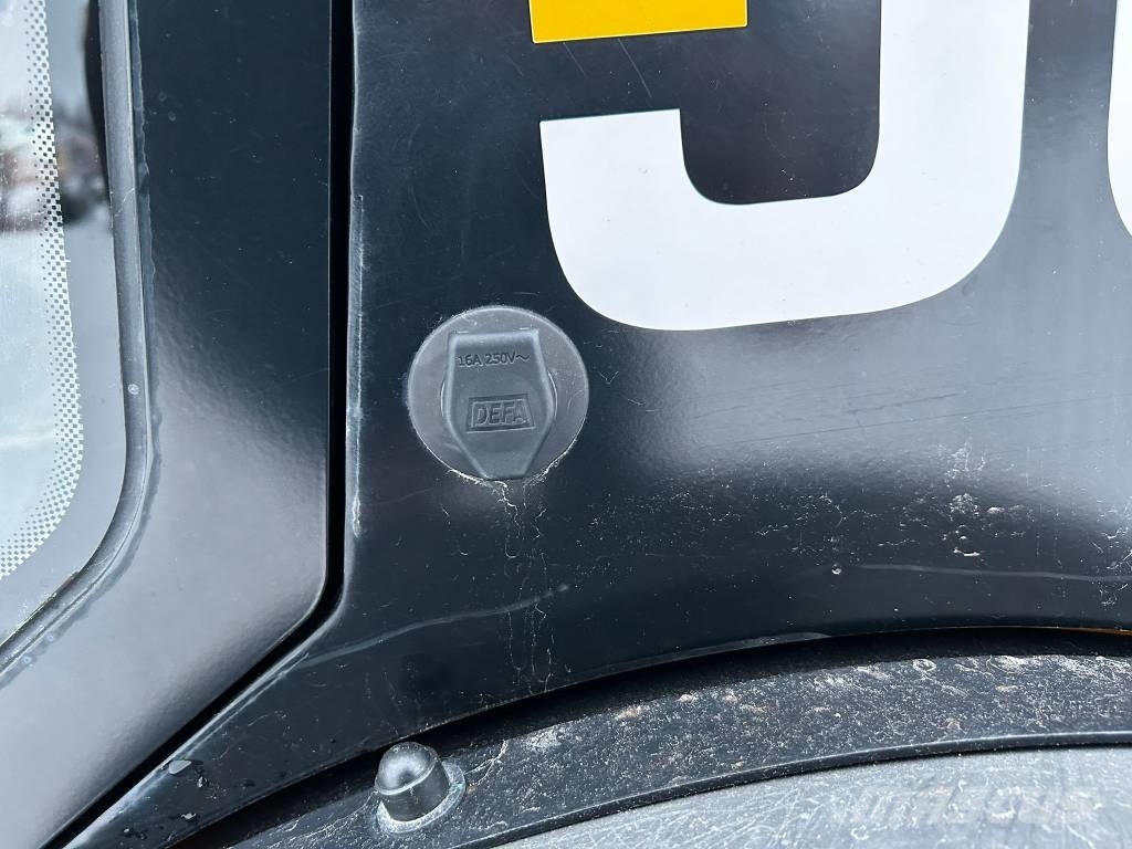 JCB 403 Plus / Tasauskauha, Lämmitin, vähän ajettu! Minilader