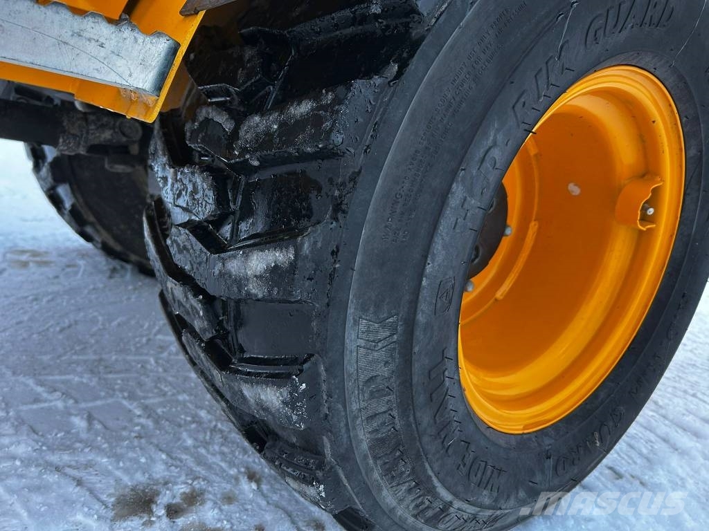 JCB 403 Plus / Tasauskauha, Lämmitin, vähän ajettu! Minilader