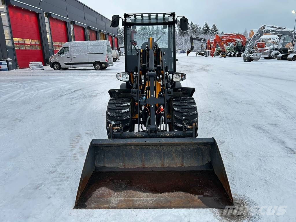 JCB 403 Plus / Tasauskauha, Lämmitin, vähän ajettu! Minilader