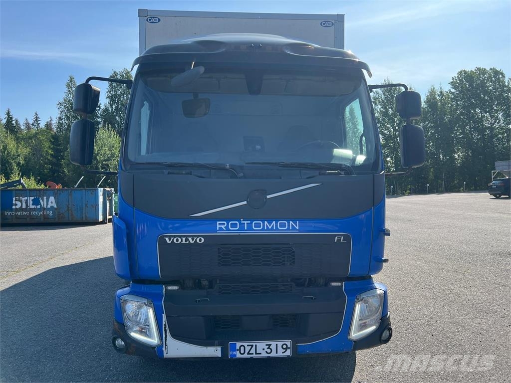 Volvo FL 240 4x4 Camiones con caja de remolque