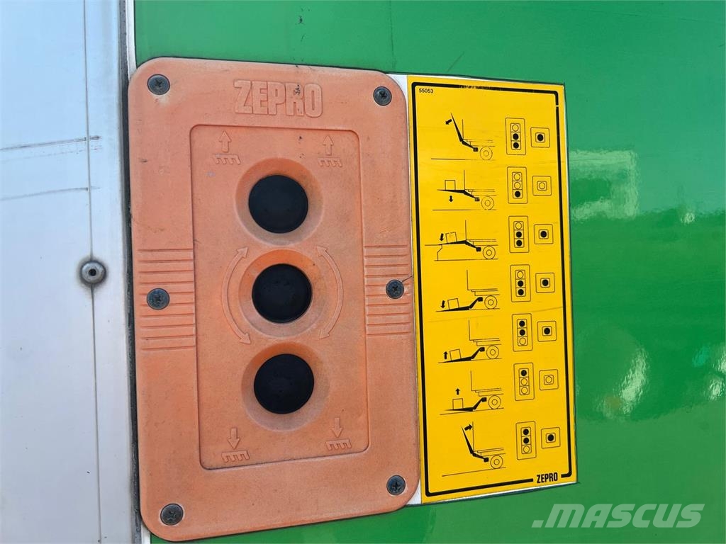 Volvo FL 240 4x4 Camiones con caja de remolque