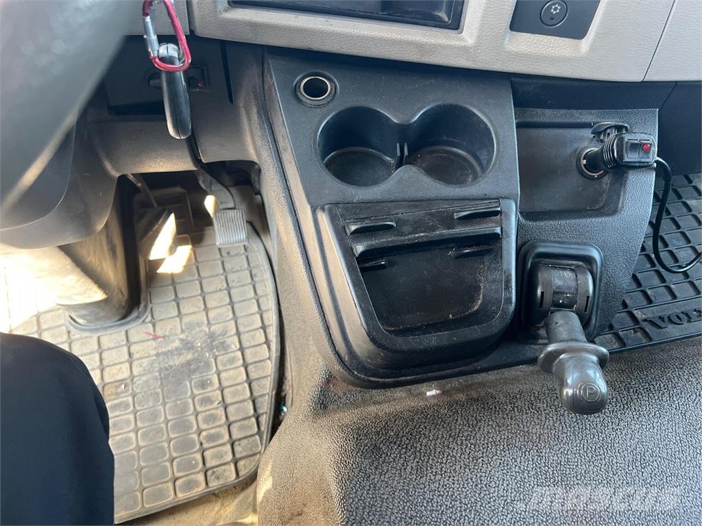 Volvo FL 240 4x4 Camiones con caja de remolque