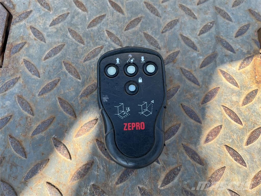 Volvo FL 240 4x4 Camiones con caja de remolque