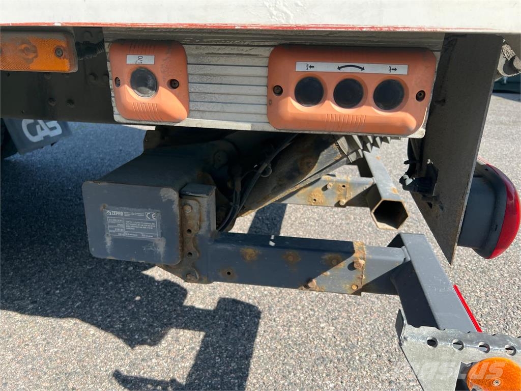 Volvo FL 240 4x4 Camiones con caja de remolque