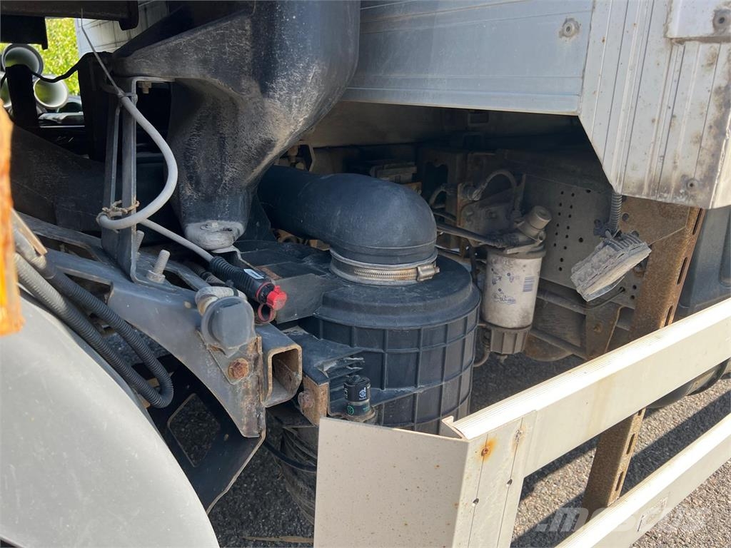 Volvo FL 240 4x4 Camiones con caja de remolque