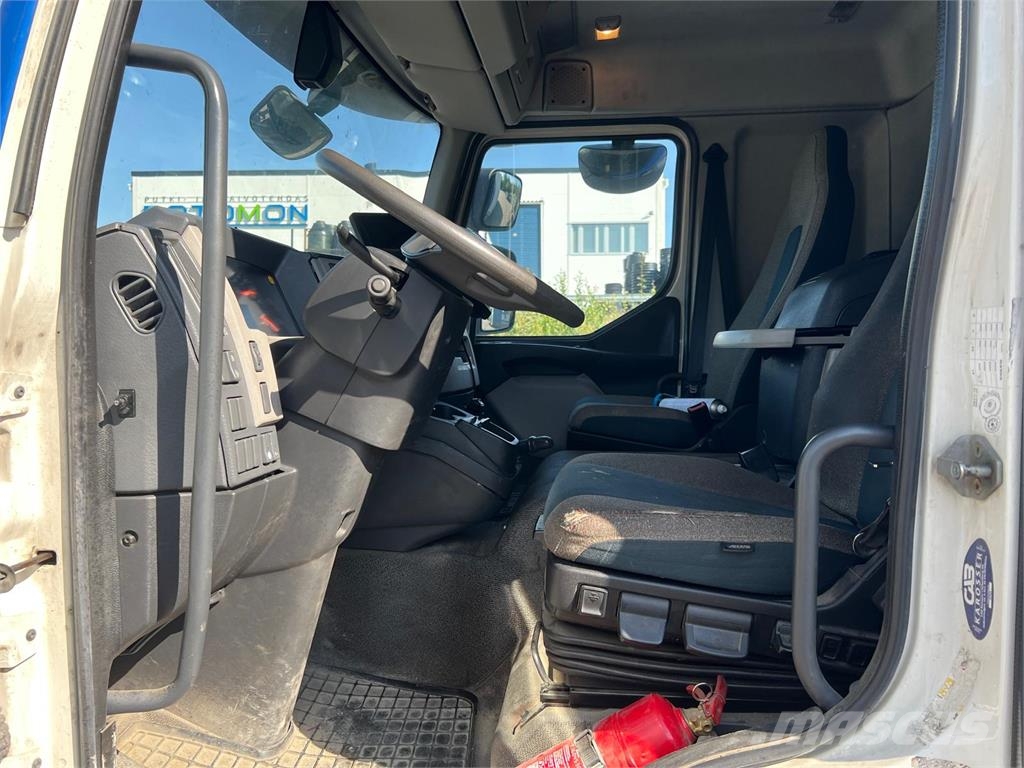 Volvo FL 240 4x4 Camiones con caja de remolque
