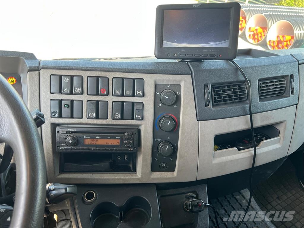 Volvo FL 240 4x4 Camiones con caja de remolque