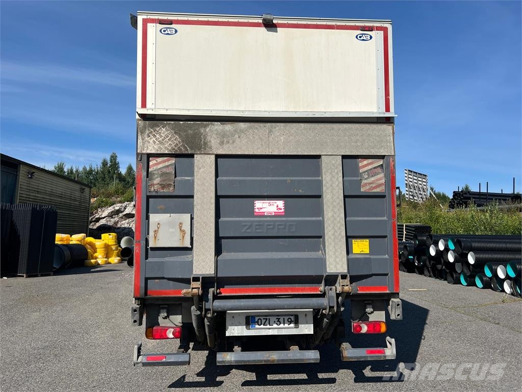 Volvo FL 240 4x4 Camiones con caja de remolque