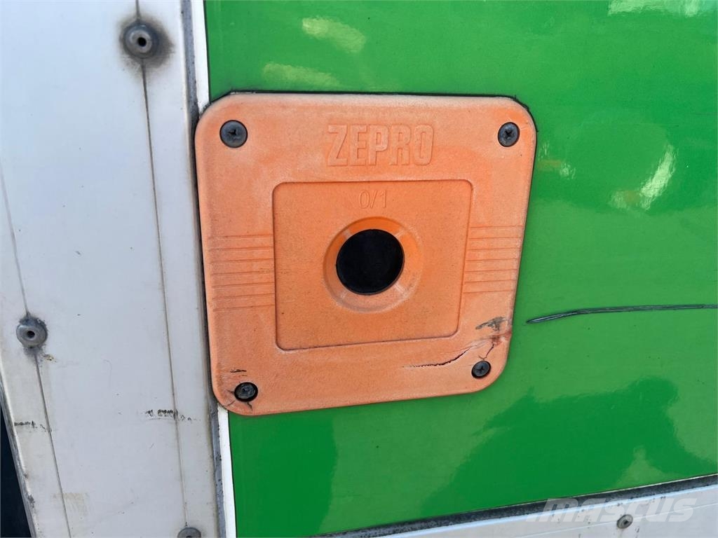 Volvo FL 240 4x4 Camiones con caja de remolque
