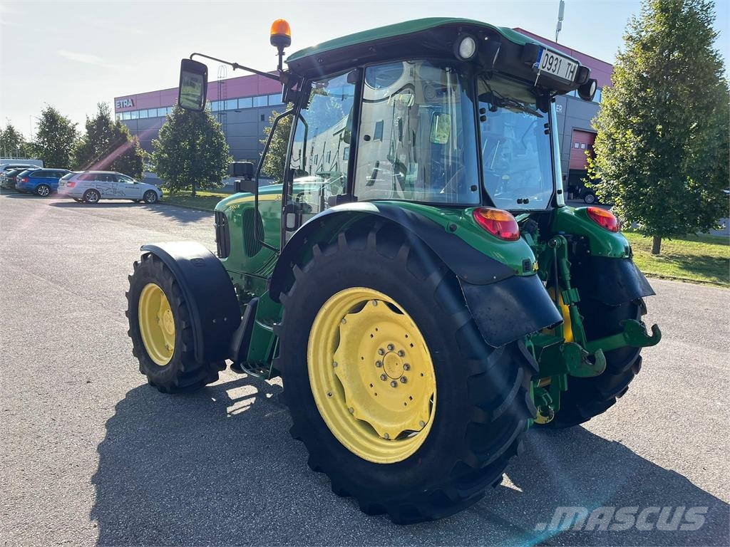 John Deere 5100R Traktori
