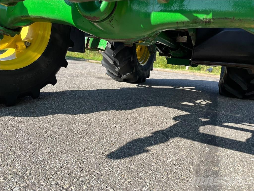John Deere 5100R Traktori
