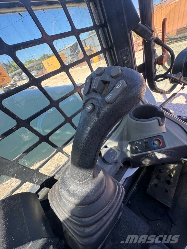 Bobcat T 770 لوادر زحافة