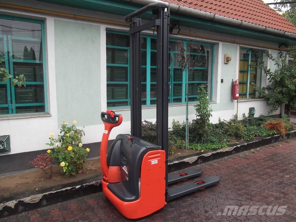 Linde L12 /379/ V-2097 OB Apiladores eléctricos autopropulsados