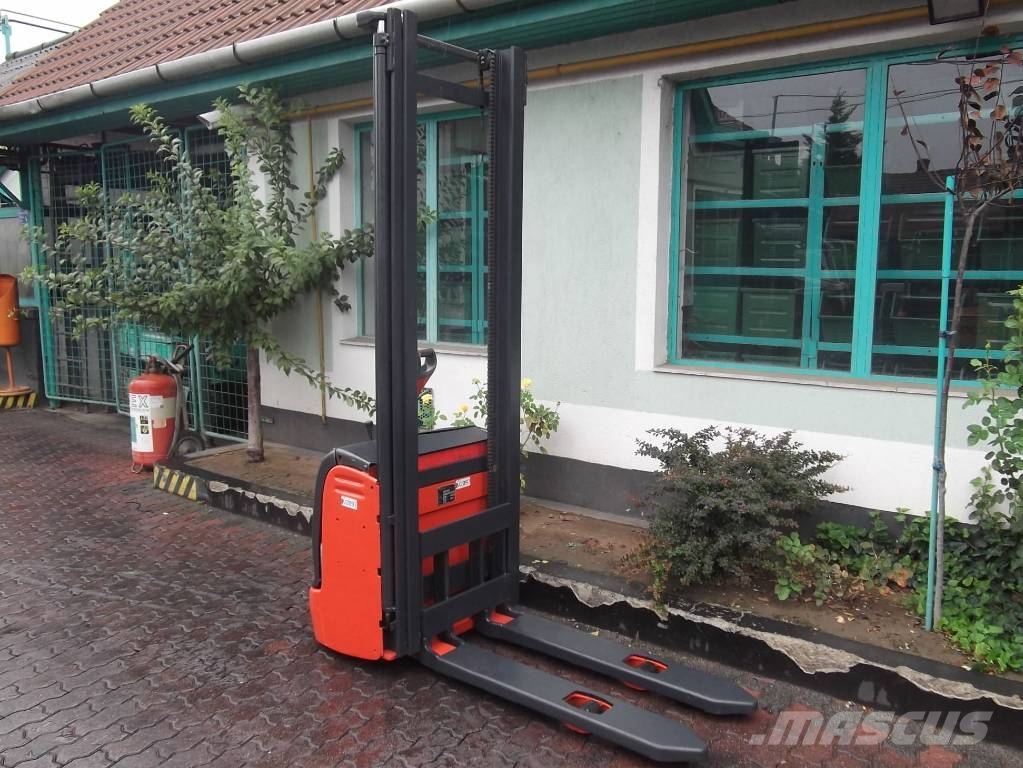 Linde L12 /379/ V-2097 OB Apiladores eléctricos autopropulsados