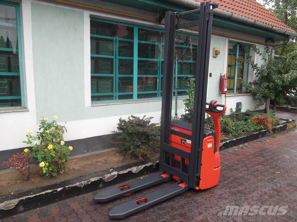 Linde L12 /379/ V-2097 OB Apiladores eléctricos autopropulsados