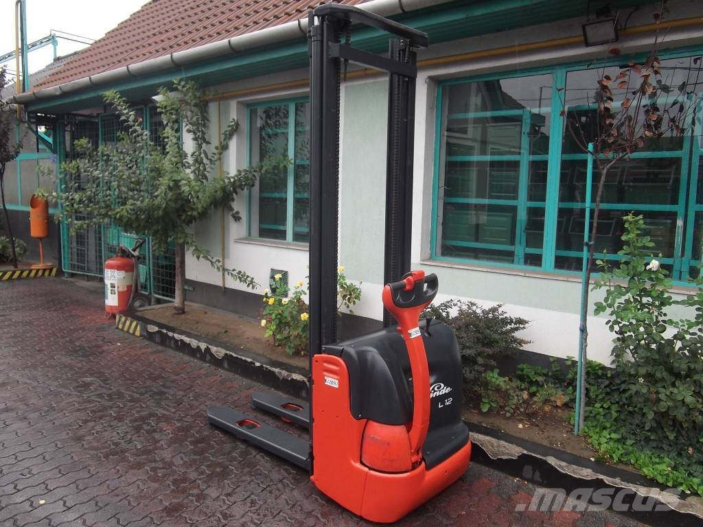 Linde L12 /379/ V-2097 OB Apiladores eléctricos autopropulsados