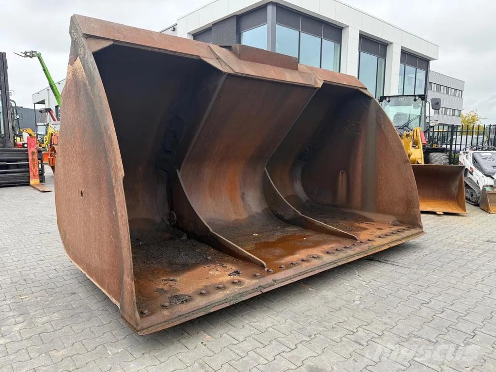 CAT 980M Buckets