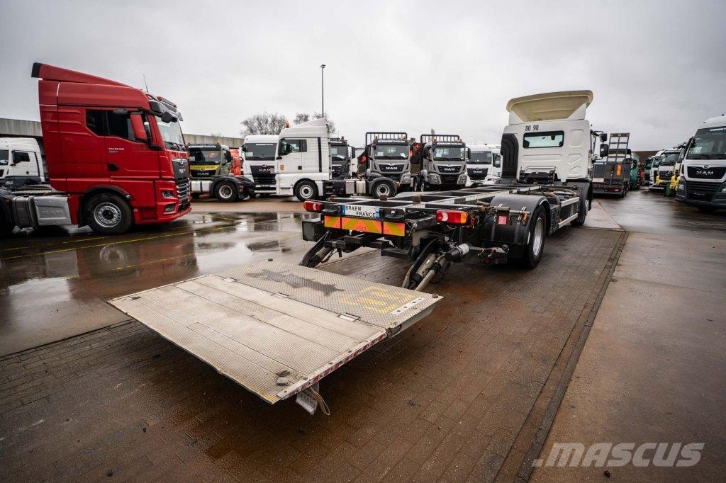 Renault D19 WIDE 320 DXI + DHOLLANDIA 2T. Camiones desmontables
