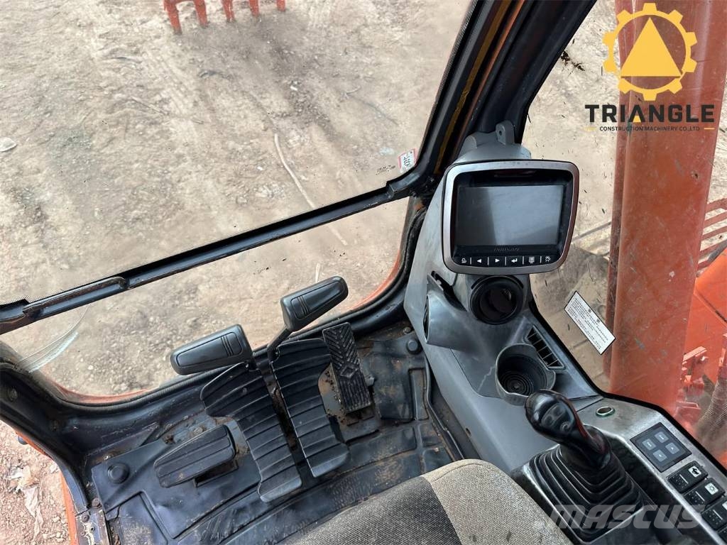 Doosan DX 120 Bagri goseničarji