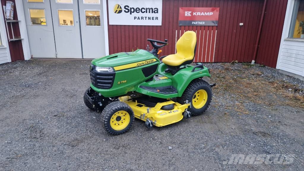John Deere X 758 Самохідні газонокосарки