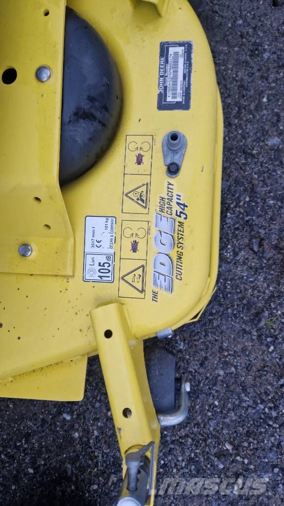 John Deere X 758 Самохідні газонокосарки