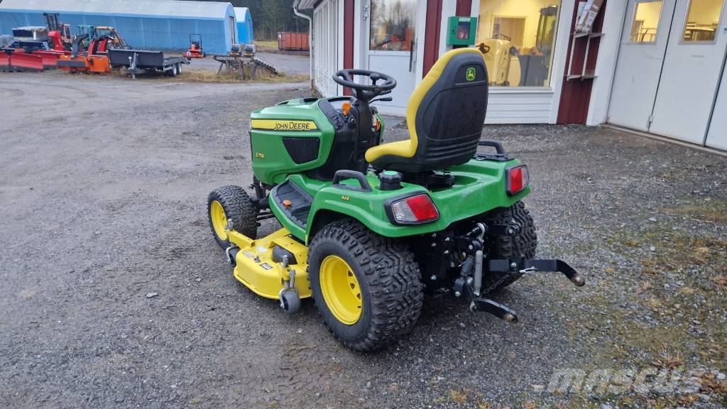 John Deere X 758 Самохідні газонокосарки