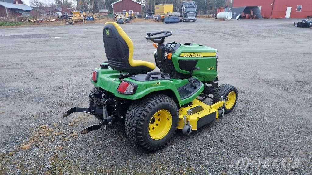 John Deere X 758 Самохідні газонокосарки