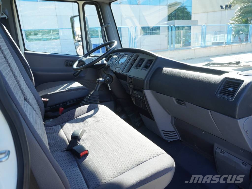 Nissan ATLEON 56.15 PORTAMAQUINARIA **41.000 KMS** Camiones portamaquinaria