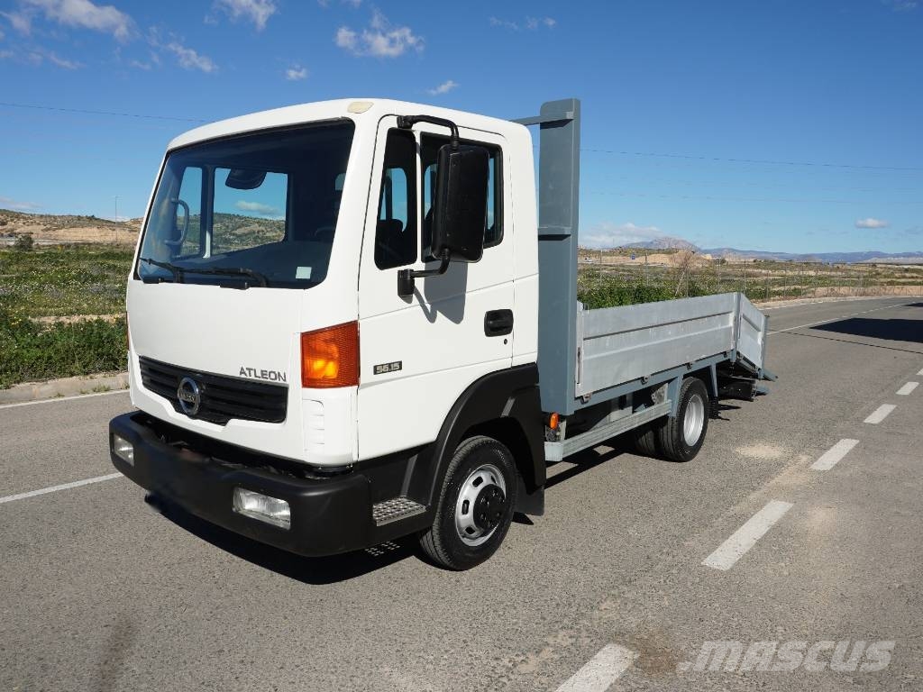 Nissan ATLEON 56.15 PORTAMAQUINARIA **41.000 KMS** Camiones portamaquinaria