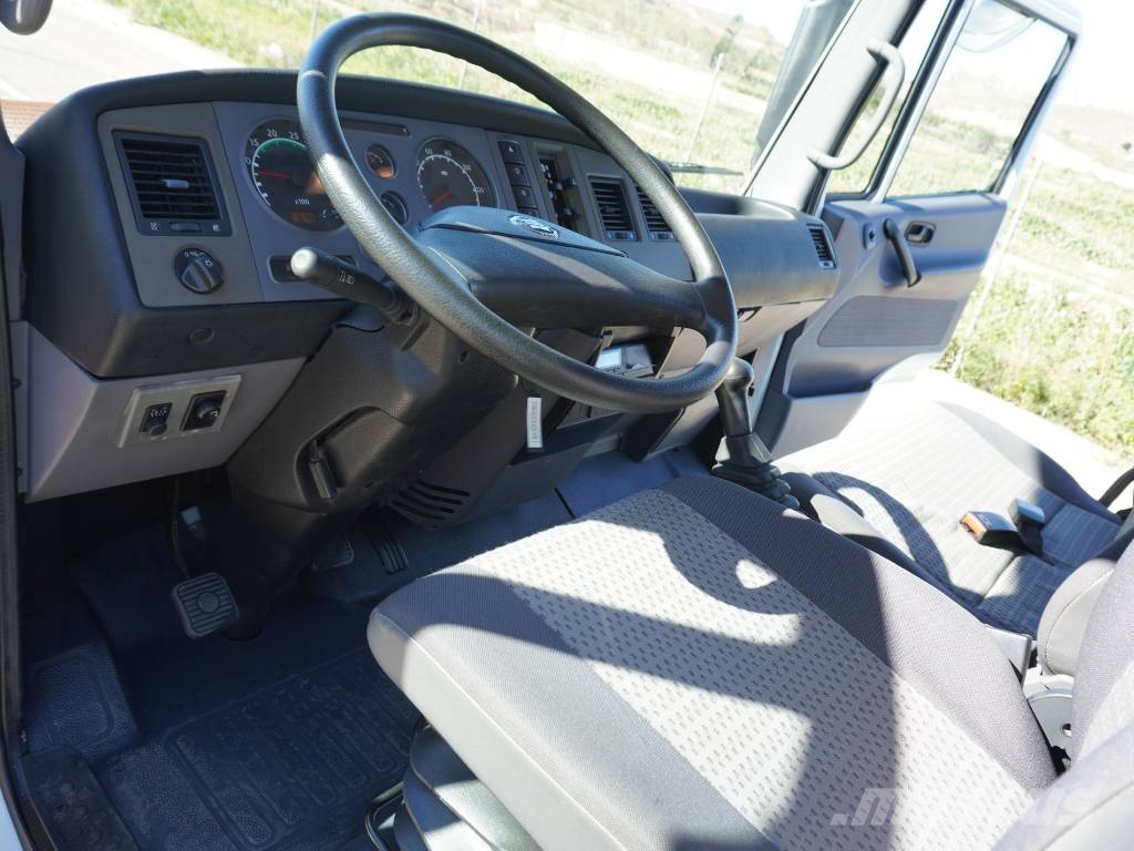 Nissan ATLEON 56.15 PORTAMAQUINARIA **41.000 KMS** Camiones portamaquinaria