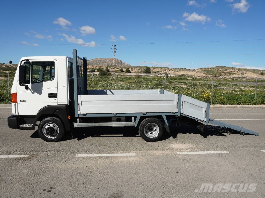 Nissan ATLEON 56.15 PORTAMAQUINARIA **41.000 KMS** Camiones portamaquinaria