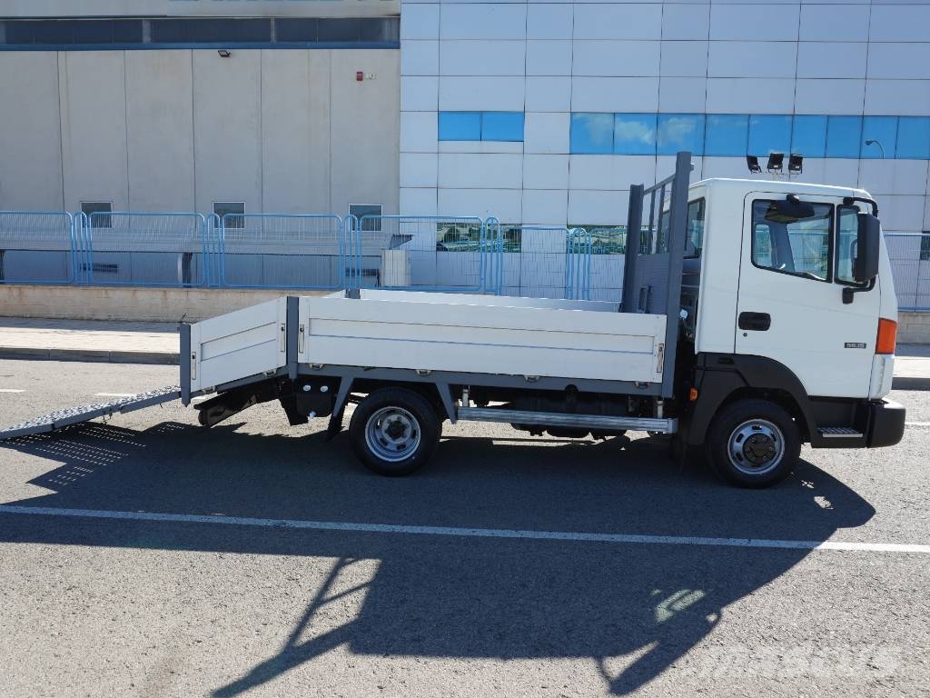 Nissan ATLEON 56.15 PORTAMAQUINARIA **41.000 KMS** Camiones portamaquinaria
