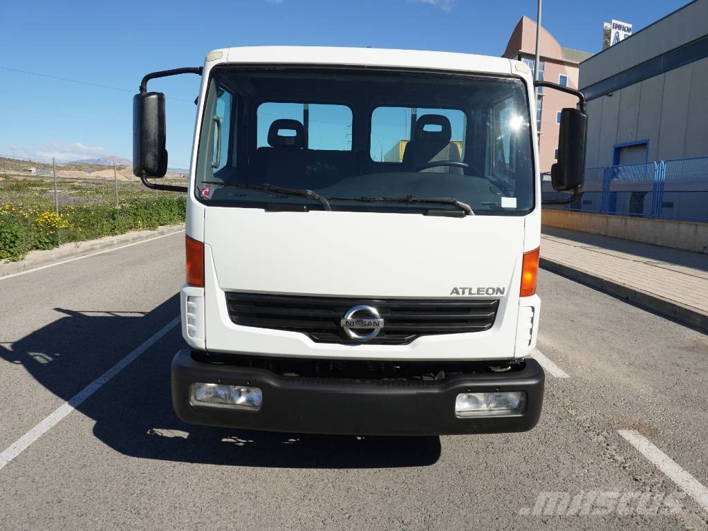 Nissan ATLEON 56.15 PORTAMAQUINARIA **41.000 KMS** Camiones portamaquinaria